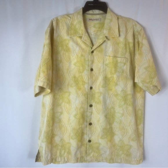 TOMMY BAHAMA Men's Hawaiian Shirt Size L Silk Yellow Patterned Short Sleeve - Picture 1 of 17